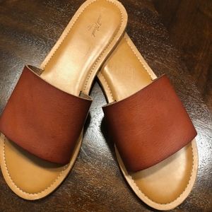 Universal Thread Brown Slide Sandals